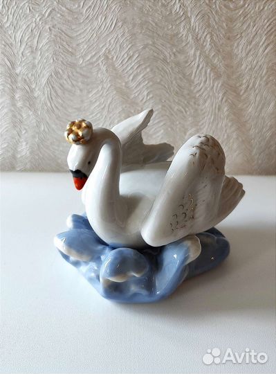 Фарфоровая статуэтка 