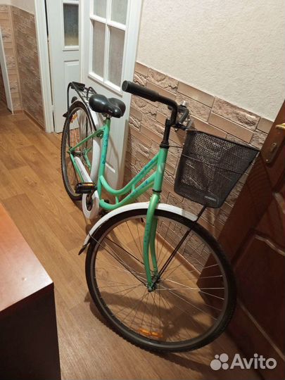 Продаю велосипед городской с багажником, корзиной
