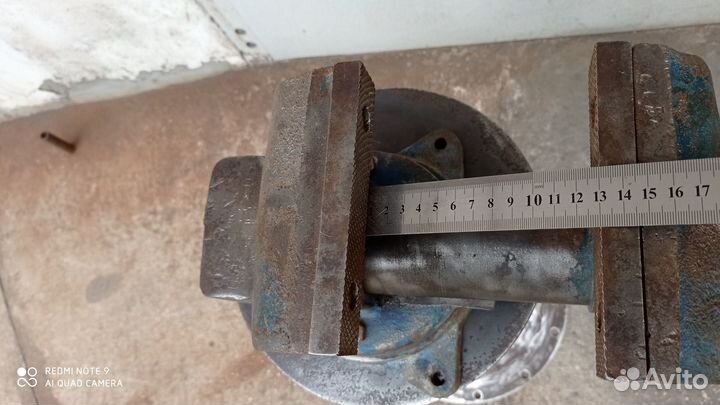 Тиски слесарные поворотные СССР