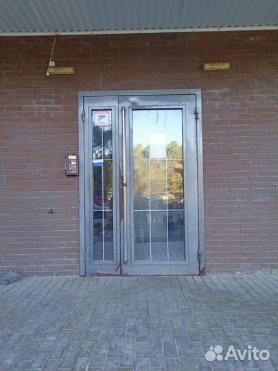 Дверь входная металлическая со стеклом