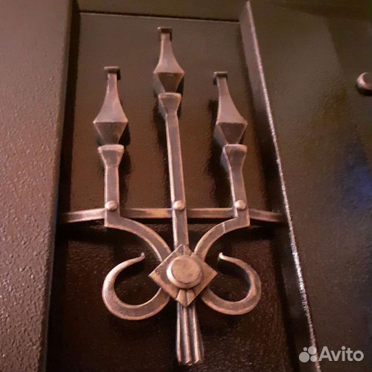 Дверь входная металлическая б/у