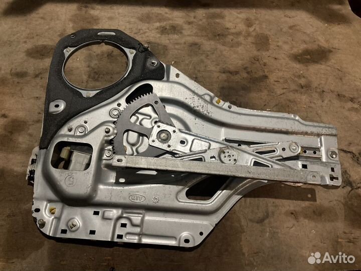 Стеклоподъемник задний правый Kia Sportage 2