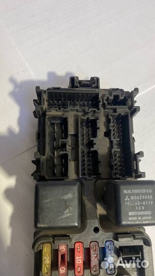 Блок предохранителей передний Mitsubishi Galant 7