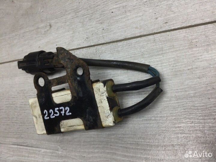 Блок управления вентилятором Toyota Avensis седан