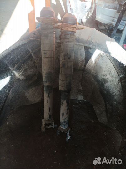 Амортизатор задний infiniti G25 G35 G37 V36