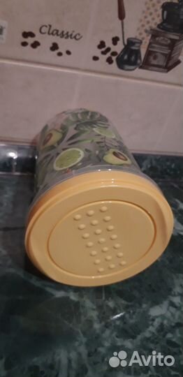 Банка с завинчивающейся крышкой 1л новая