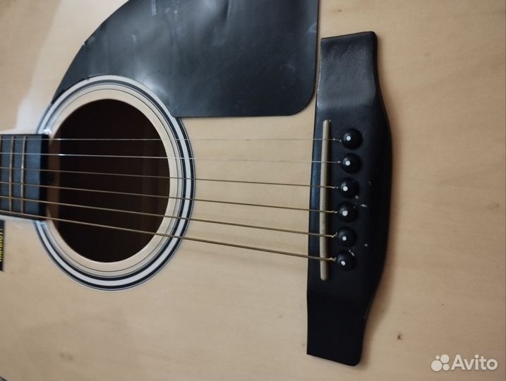 Акустическая гитара