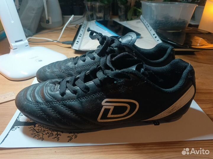 Бутсы с шипами 36 р