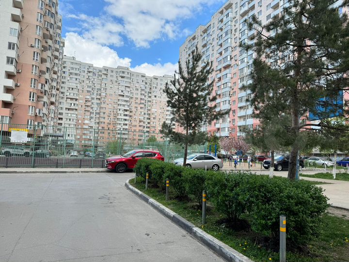 2-к. квартира, 72 м², 1/17 эт.