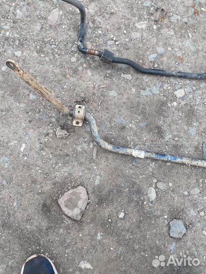 Стабилизатор передний Mitsubishi Delica