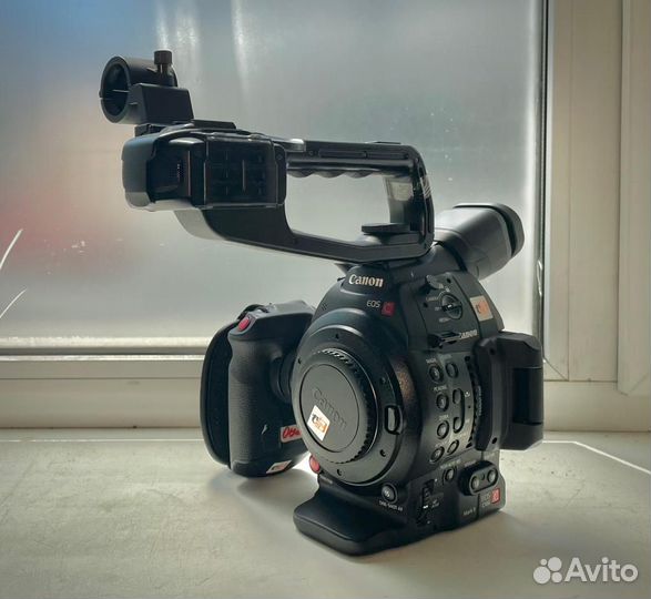 Комплект камеры canon EOS C100 mark II