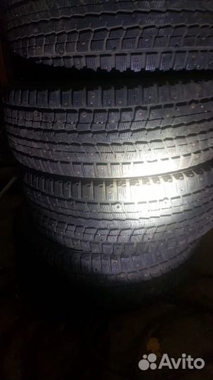 Dunlop SP Winter Ice 01 215/65 R16