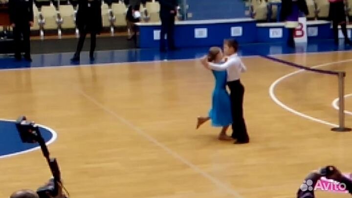 Продается рейтинговое платье для бальных танцев