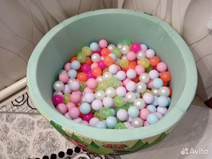 Сухой бассейн с шариками