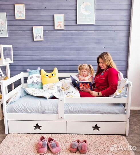 Кроватка с бортиком для малыша из натурального дер