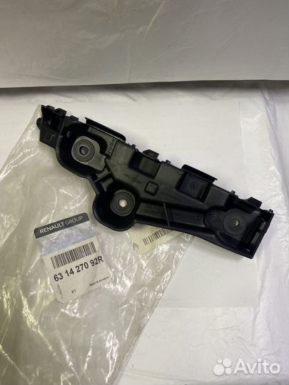 631427092R Кронштейн бампера Renault Logan II пере