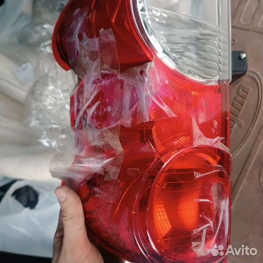 Стоп-сигнал правый nissan nv 200