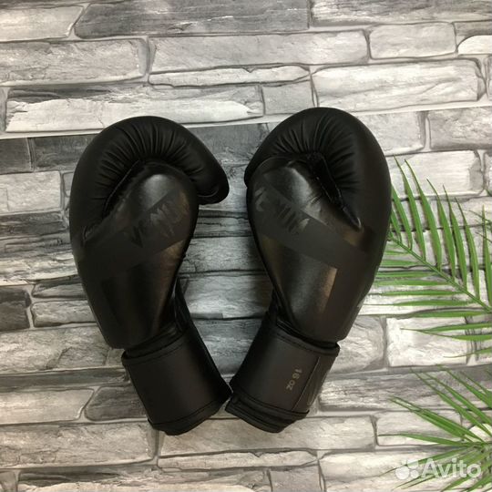 Боксерские перчатки Venum