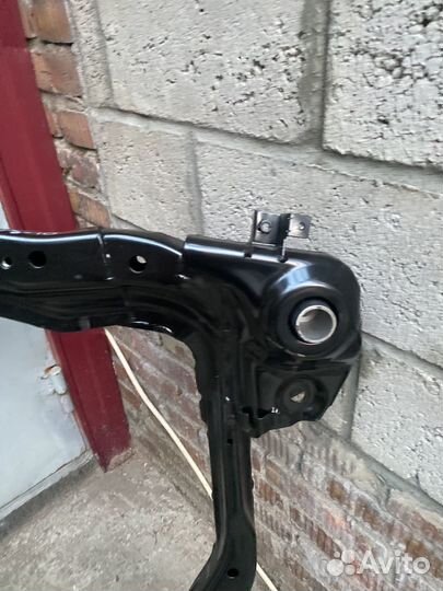 Подрамник Hyundai tucson 03-10