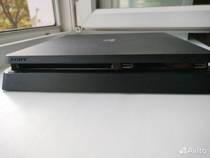 Sony PS4 slim 1 tb