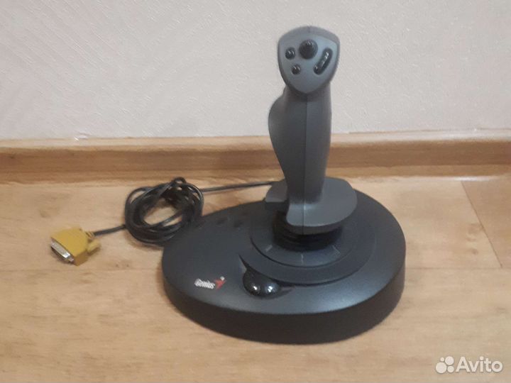 Джойстик Genius (PC)