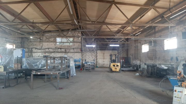 Производственно-складская база, 912 м²