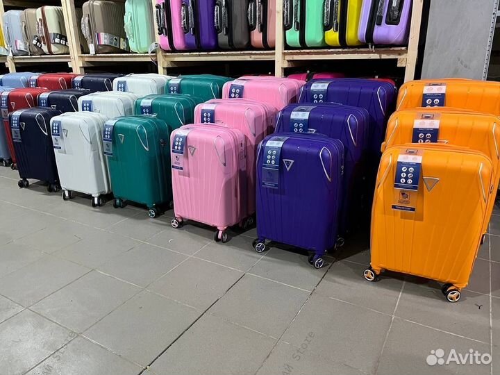 Чемодан из улучшенного полипропилена L