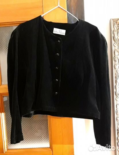 Укороченный черный жакет х/б бархат