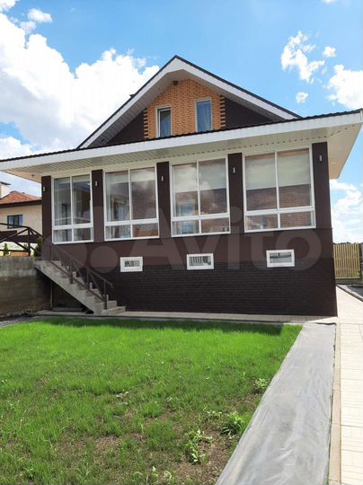 Коттедж 235 м² на участке 8 сот.