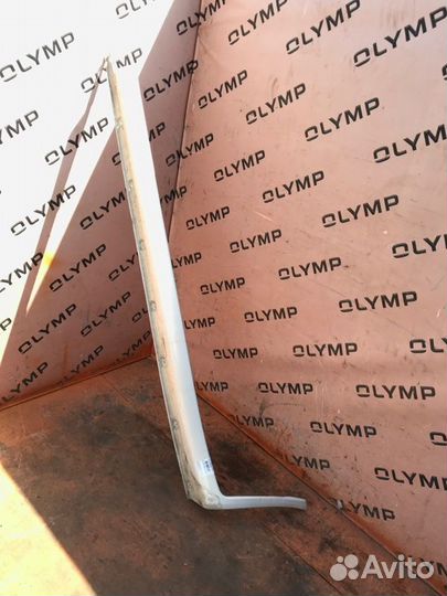 Порог пластиковый левый Toyota Land Cruiser UZJ100