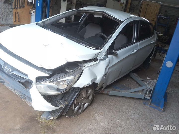 В разборе Hyundai Solaris 1 RB