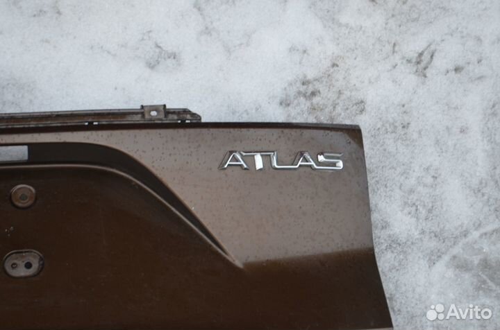 Geely atlas накладка крышки багажника