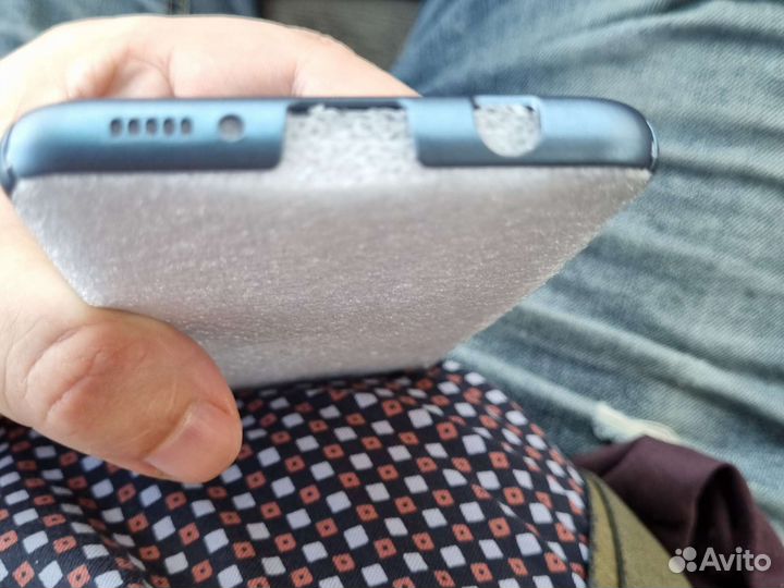 Продам отличный чехол-бампер на samsung a51