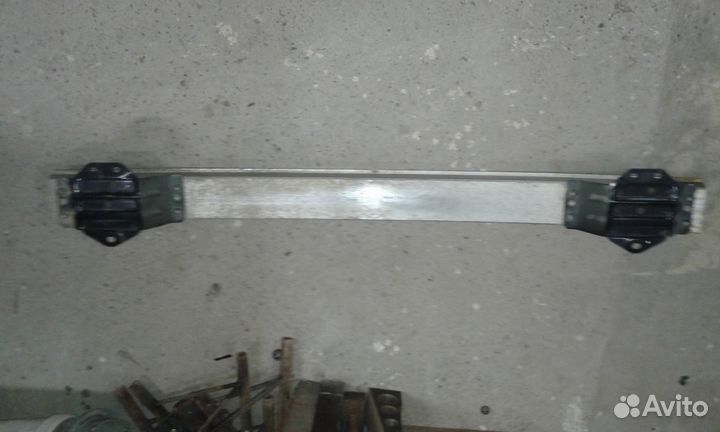 Усилитель заднего бампера Toyota Avensis 2008г