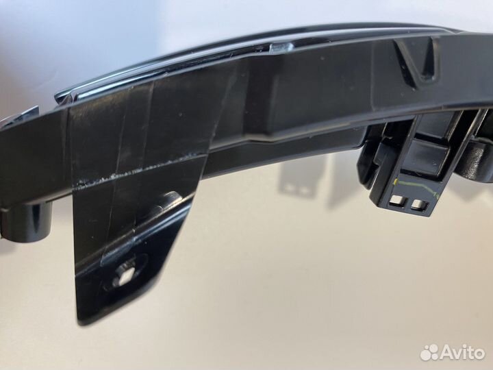 Повторитель поворота левый Land Rover LR048352