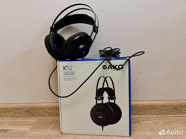 Студийные наушники AKG K52