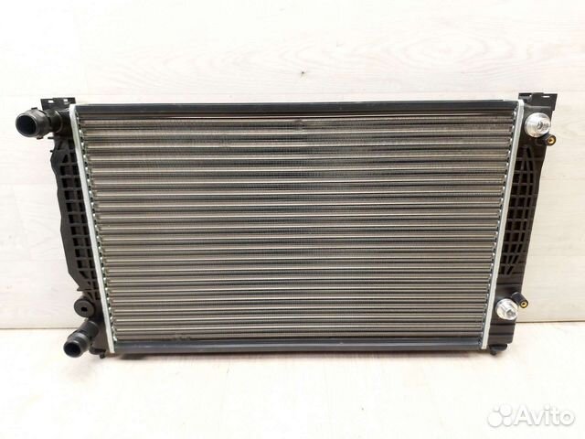 Радиатор охлаждения Audi A6/A4/Passat B5.1,8-1,9d