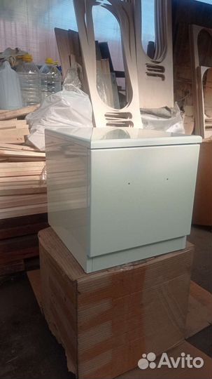 Тумба, окрашенная с галактическим эффектом