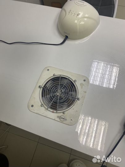 Маникюрный стол с пылесосом