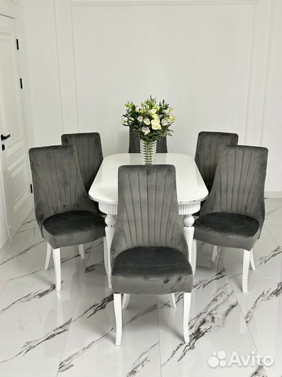 Стол и стулья новые