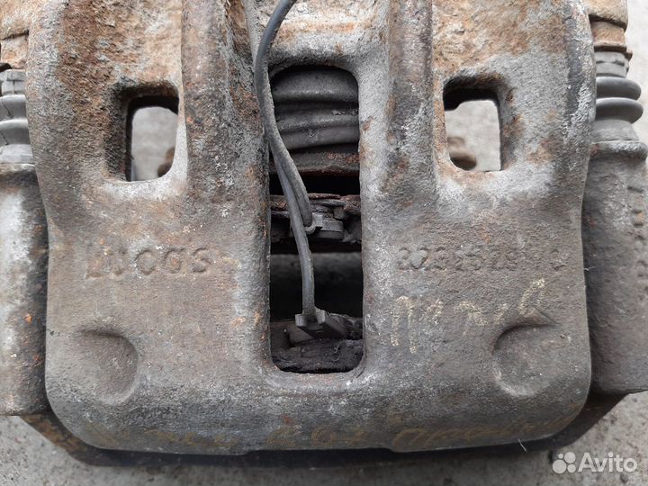 Суппорт передний Peugeot 607