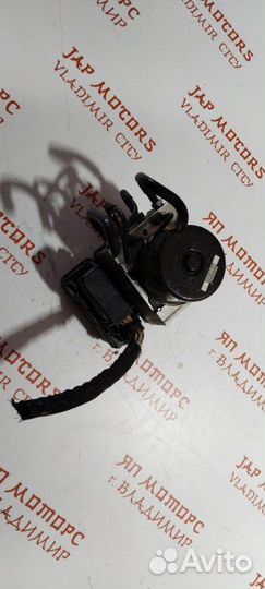 Блок ABS Volvo V40 хетчбек B5204T9 2014