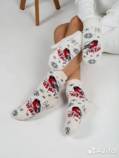 Варежки и носки вязаные