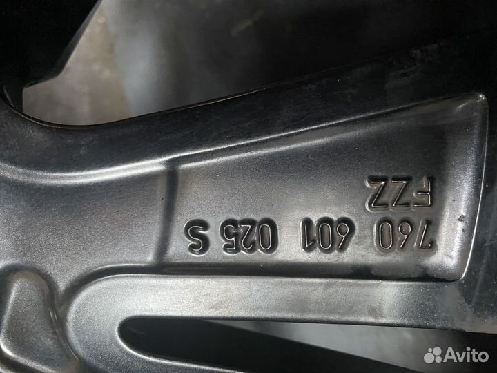 Оригинальные колеса на Volkswagen Touareg III R20