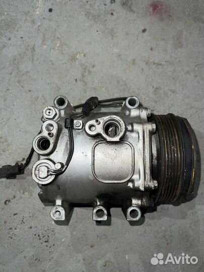 Компрессор кондиционера на Mitsubishi Fuso