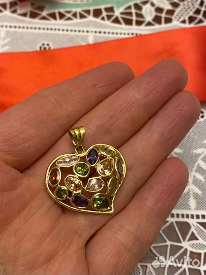 Золотой кулон