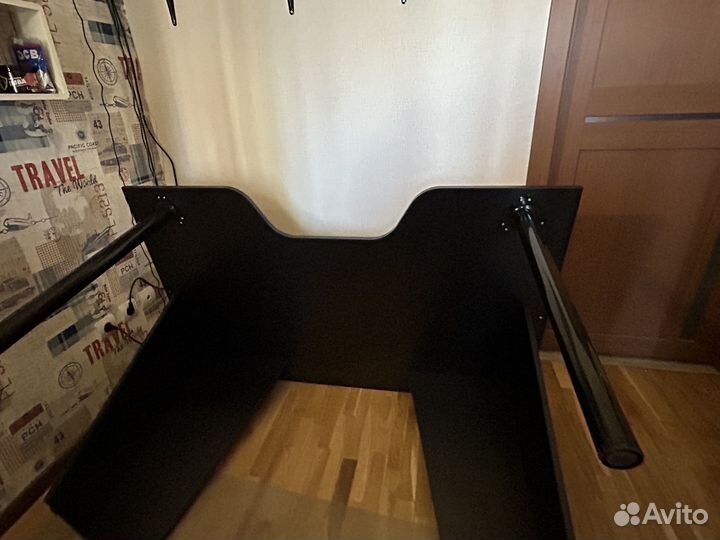 Компьютерный игровой стол для геймеров