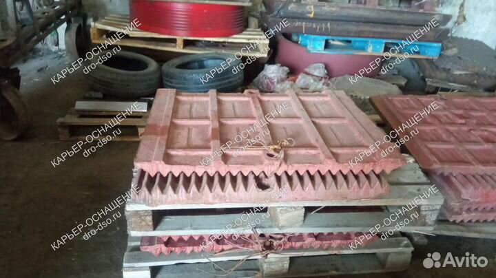 Плита дробящая неподвижная щековой дробилки