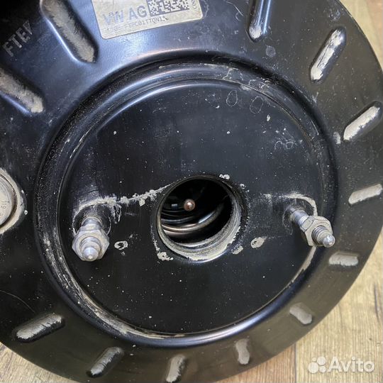 Вакуумный усилитель тормозов VW Polo