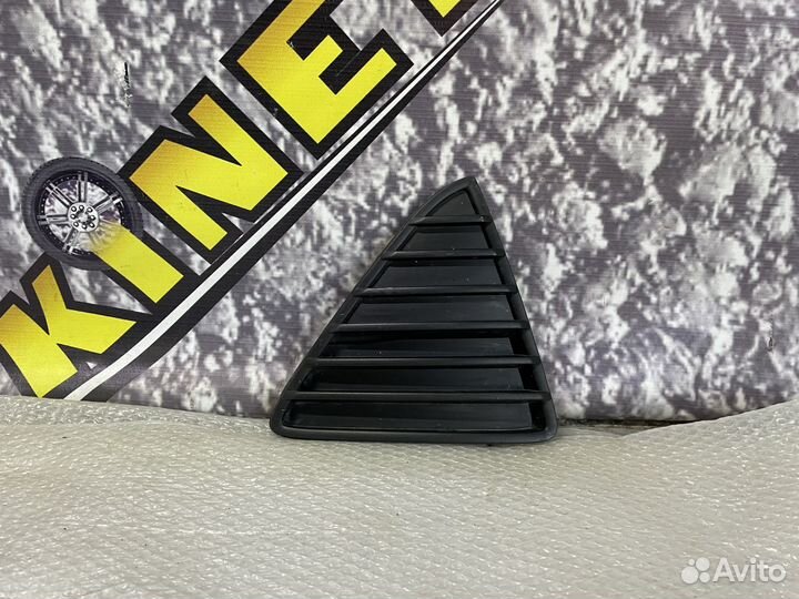 Решетка бампера правая заглушка Ford Focus 3 Фокус